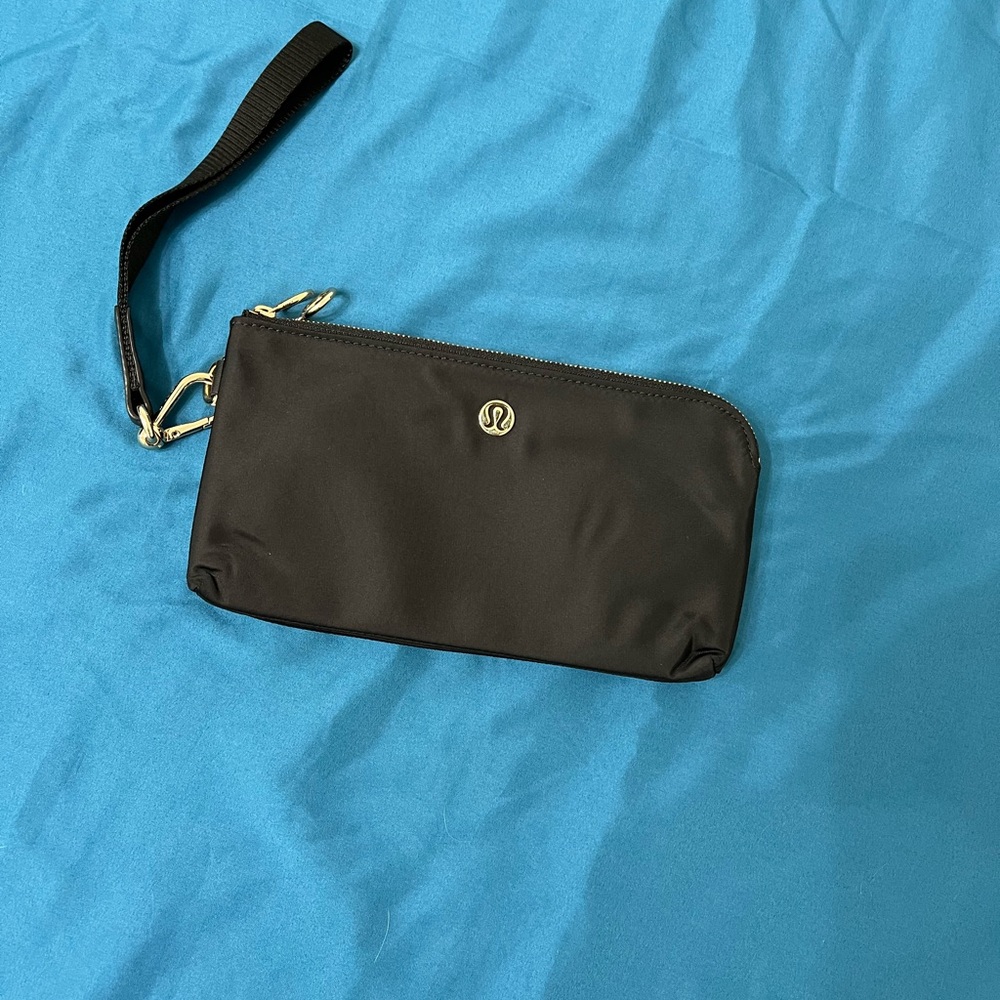 LULULEMON Curved Wristlet